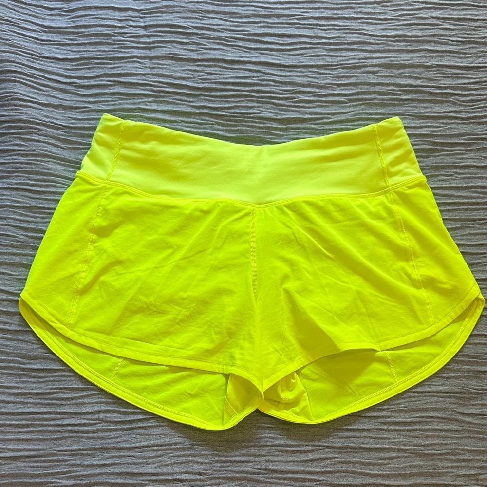Lululemon Speed Up Mid-Rise Short 4"- Highlight Yellow- Size 6- EUC